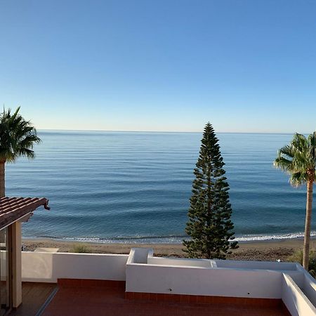 Penthouse On The Beachfront Estepona Bagian luar foto