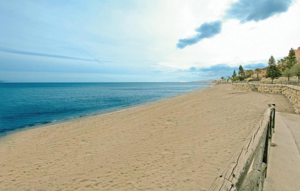 Penthouse On The Beachfront Estepona Bagian luar foto