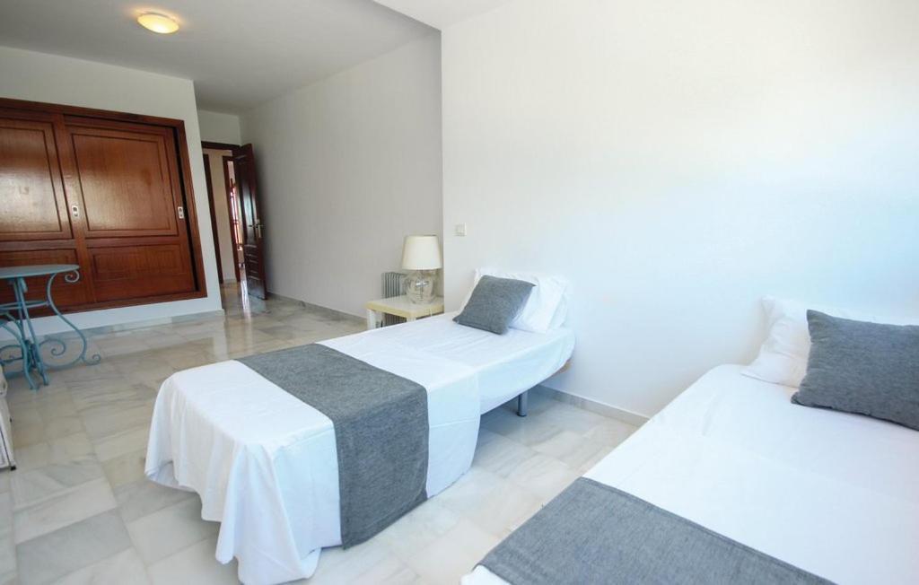 Penthouse On The Beachfront Estepona Bagian luar foto