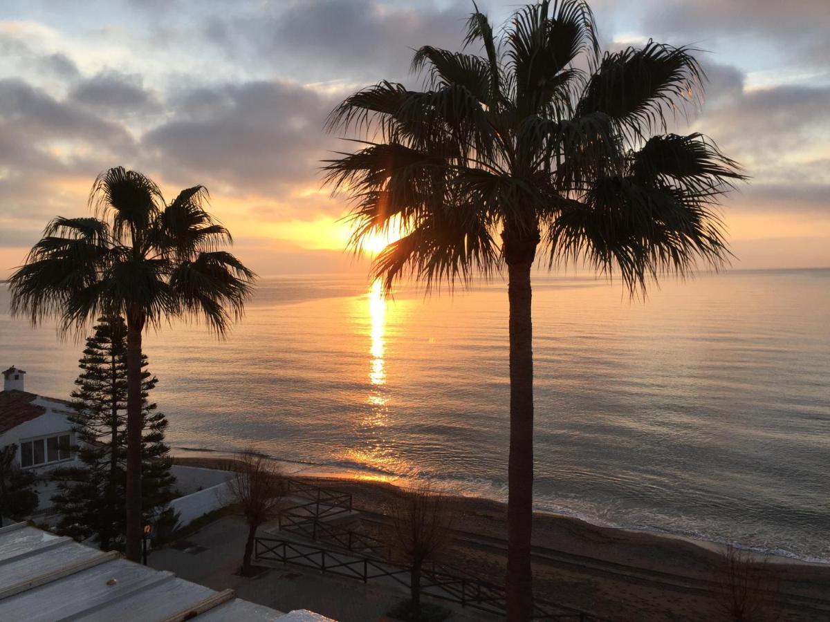 Penthouse On The Beachfront Estepona Bagian luar foto