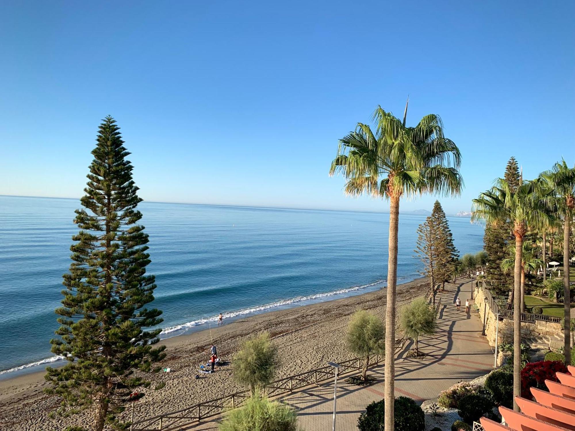 Penthouse On The Beachfront Estepona Bagian luar foto